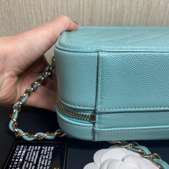 Chanel Vanity Case Tiffany color caviar bag - Picture 8 of 16